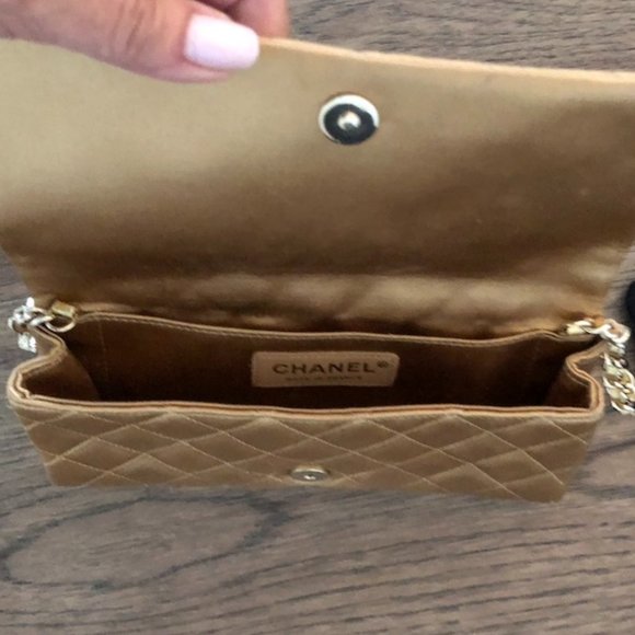 CHANEL Rare Gold Satin Evening Bag with Jewel Camellia - Picture 3 of 6